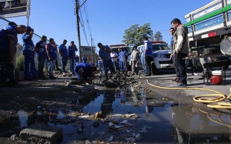 Reparo emergencial da Cedae deve afetar abastecimento do Leme e Copacabana