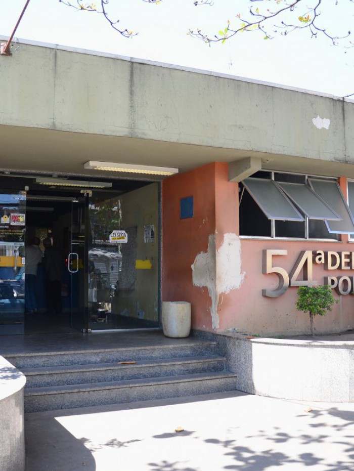 Agentes da 54&ordf; DP, em Belford Roxo, prendem dois integrantes de quadrilha que dava golpes com an&uacute;ncios falsos de venda de carros