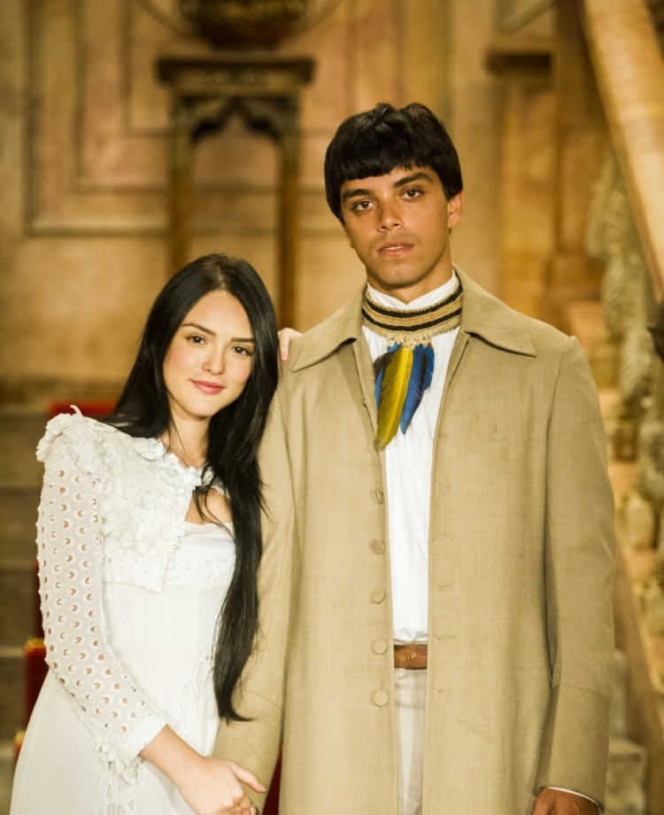 Anna e Piat&atilde; ficam emocionados. Ela garante que sabe onde fica a caverna onde o pai est&aacute; vivendo