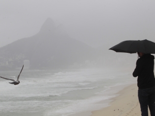 Previsão do tempo: fim de semana tem céu nublado e pancadas de chuva