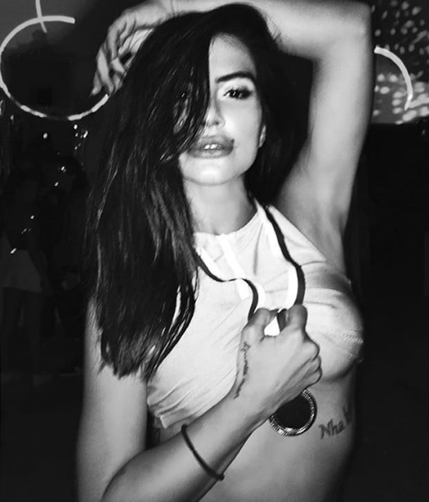 Cleo Pires posa sexy