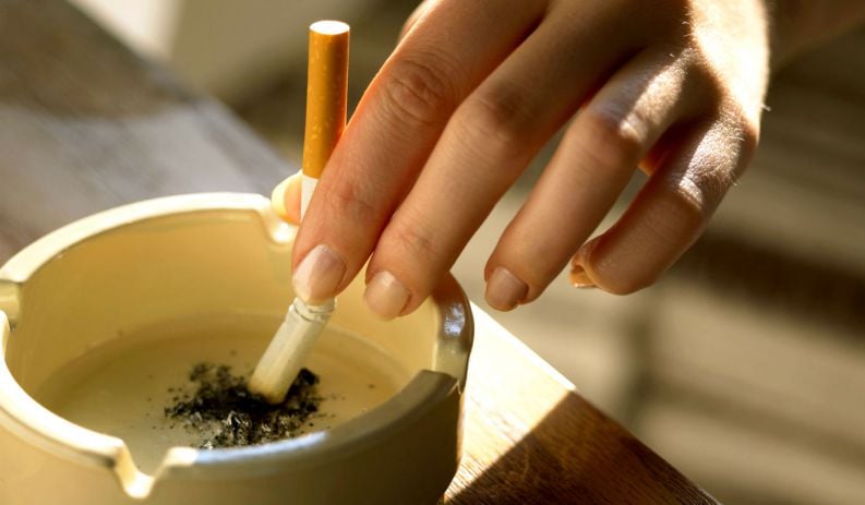 V&iacute;cio de fumar pode aumentar na quarentena
