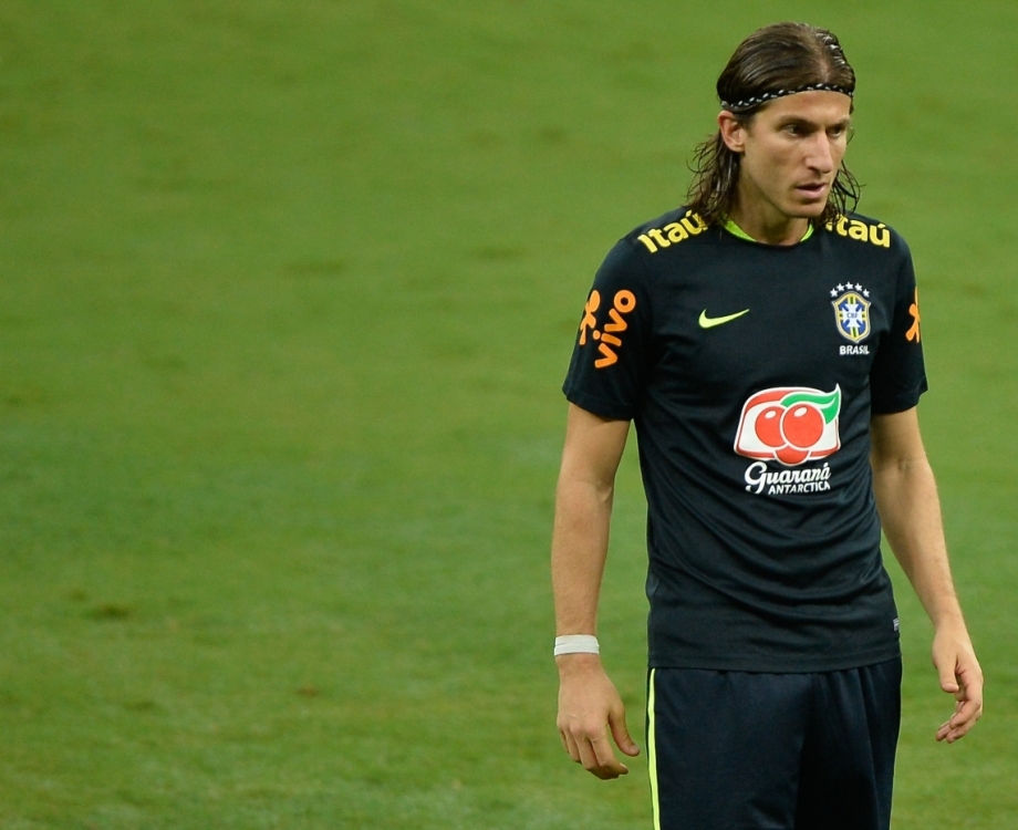 Substituto natural de Marcelo, Filipe Lu&iacute;s acredita que este &eacute; o momento ideal para ganhar uma chance na equipe titular do Brasil