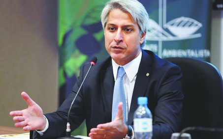 Alessandro Molon diz estar sendo confundido com novo técnico do Flamengo: 'Usamos o mesmo xampu'