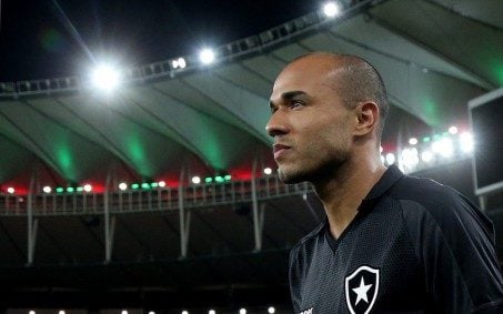 Ex-atacante do Botafogo diz que foi alcoólatra: 'Acordava de ressaca e tomava mais uma'