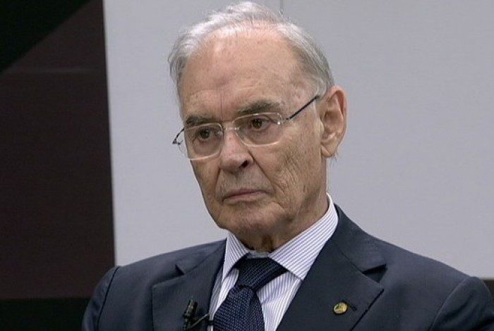 Senador Arolde de Oliveira estava internado desde o dia 4 de outubro
