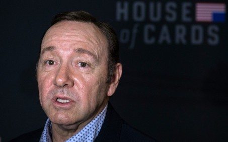 Kevin Spacey vai a tribunal na Inglaterra após ser acusado de violência sexual