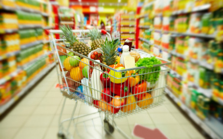 Aniversário de rede de supermercados terá descontos de até 50% em 15 mil itens 