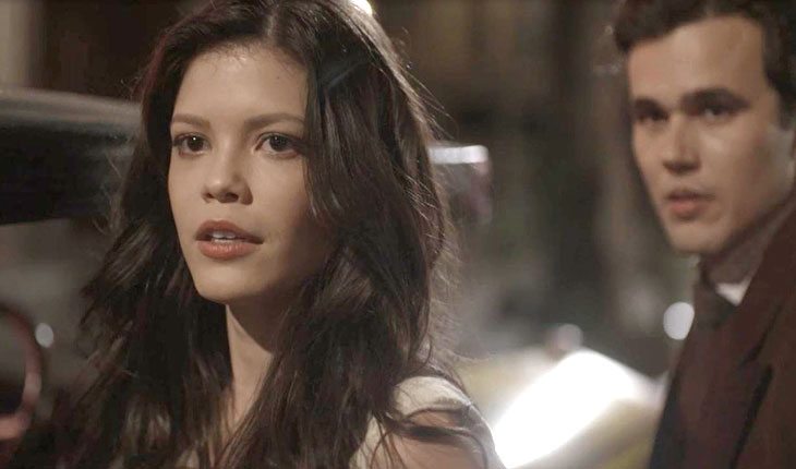 Maria Vit&oacute;ria fica mexida ap&oacute;s ganhar um beijo de Vicente, que se declara para a portuguesa