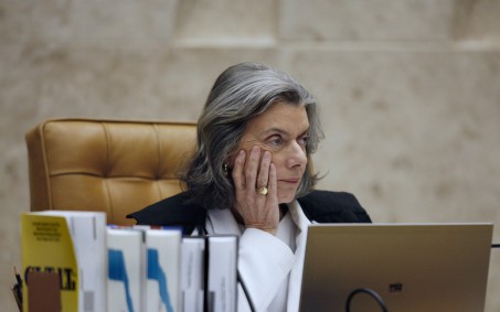 Cármen Lúcia manda apagar vídeo de Bolsonaro sobre prova de vida do INSS