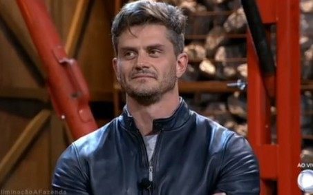 Ex-BBB Marcos Harter é acusado de ter caso com mulher casada em pichação no muro de clínica