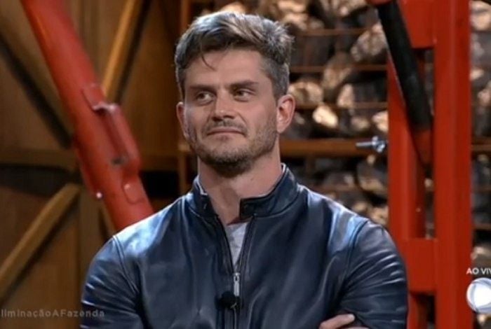 Cl&iacute;nica do ex-BBB e cirurgi&atilde;o pl&aacute;stico Marcos Harter &eacute; pichada com acusa&ccedil;&atilde;o de trai&ccedil;&atilde;o