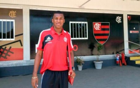 Ex-zagueiro de Flamengo e Vasco é eleito prefeito em cidade do Equador