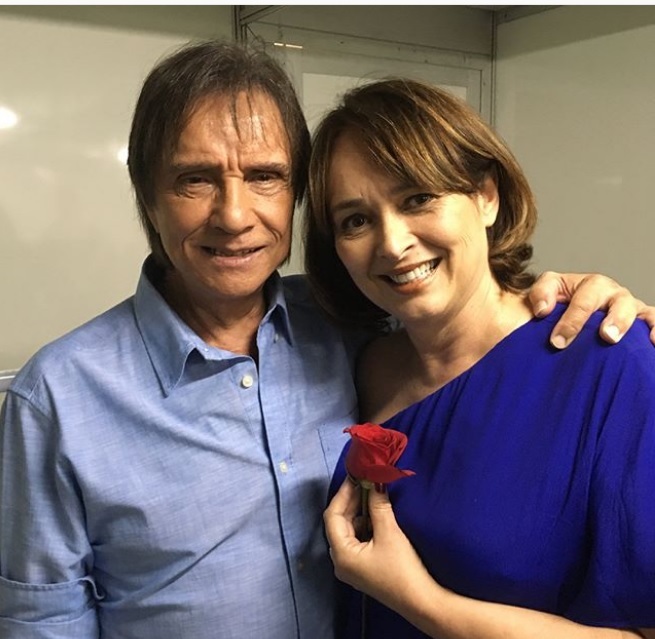 Myrian Rios vai ao show de Roberto Carlos 