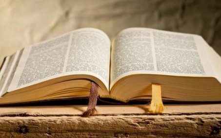 Funcionária de supermercado vai receber indenização de R$ 9 mil por ser obrigada a estar em roda de oração