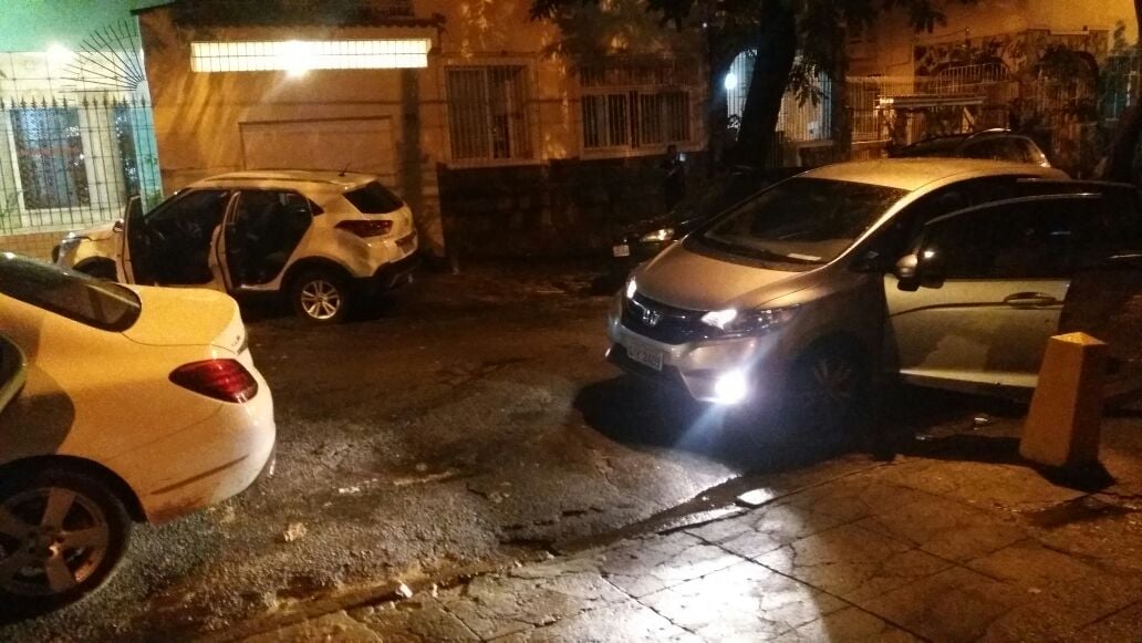 Tiroteio na Tijuca - Carro atingido por 17 tiros - Acervo pessoal