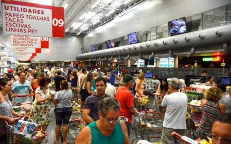 Inflação registra alta de 0,33% em dezembro e fecha 2025 em 4,26%, afirma IBGE