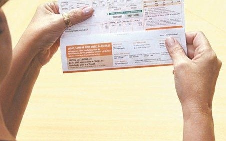 Sancionada lei de redução de imposto nas contas de luz para áreas de comunidade