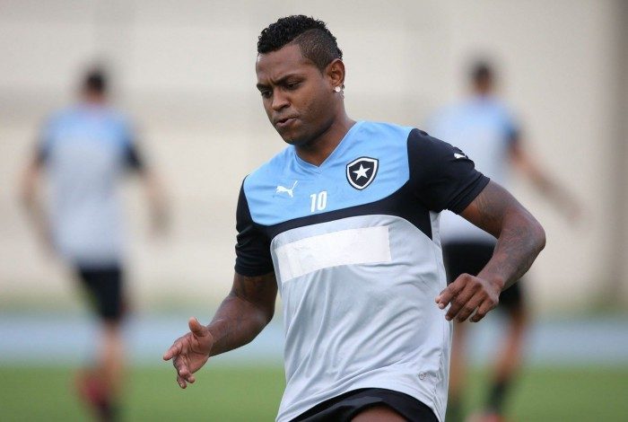 Jobson durante treino do Botafogo, em 2015
