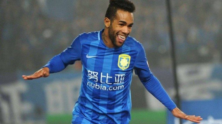 Besiktas rescinde contrato com Alex Teixeira