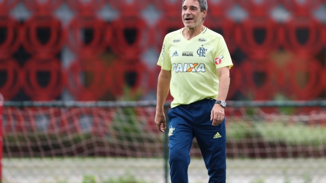 Paulo C�sar Carpegiani d� in�cio hoje a uma nova arrancada na Libertadores: esperan�a e hist�ria