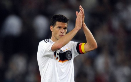 Ex-Chelsea estaria namorando jovem que é 24 anos mais nova e amiga do seu filho que morreu