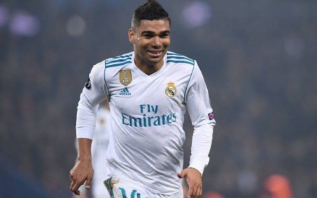 Alvo do Manchester United, Casemiro irá definir futuro após conversa com Carlo Ancelotti
