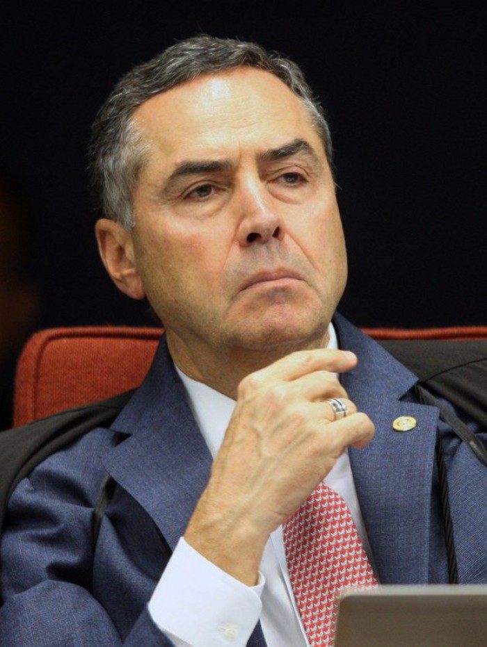 &quot;Democracia &eacute; assim, todo mundo tem o direito de se manifestar. Uns com mais educa&ccedil;&atilde;o, outros com menos&quot;, disse o ministro.