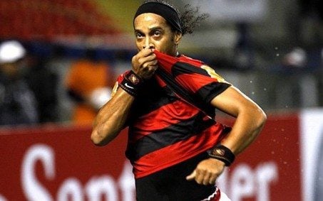 Ex-atacante revela que Luxemburgo não queria contratação de Ronaldinho no Flamengo