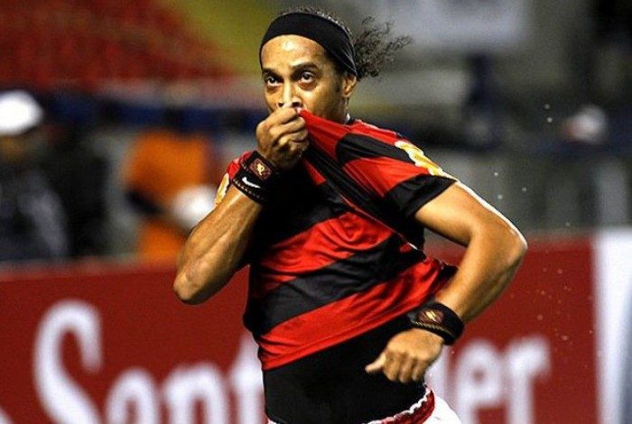Ronaldinho teve passagem marcante pelo Flamengo