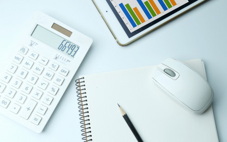 Classe média fica mais endividada e inadimplente na passagem de abril para maio, diz CNC