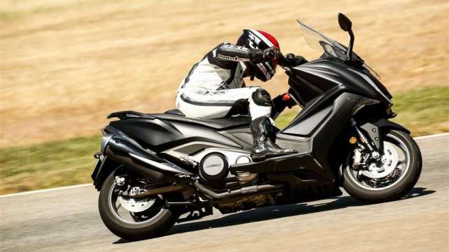 AK 550 � tentativa da marca para atrair p�blico de scooters no mercado nacional