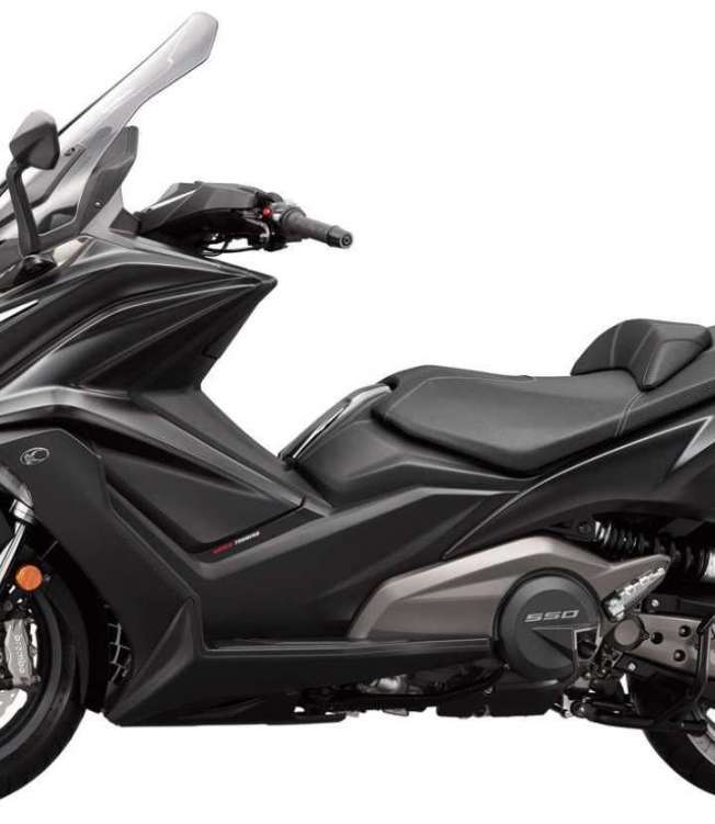 Painel 100% digital é dividido em três áreas. Sistema possui conectividade com smatphones e função de monitoramento da pressão dos pneus