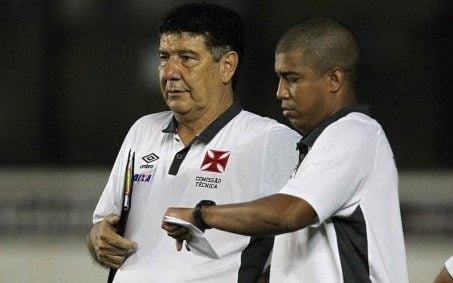 Joel Santana diz que aceitaria convite para trabalhar no Vasco: 'Tem que dar um jeito naquilo'
