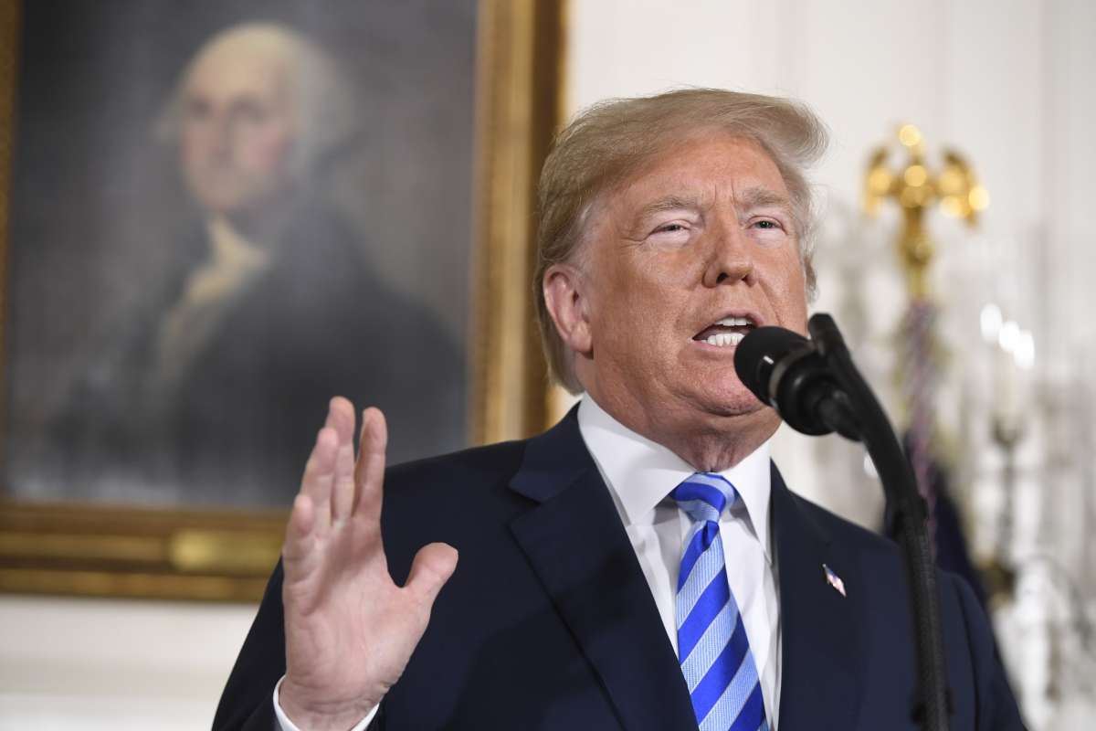 Trump ofende manifestantes anti-racistas em New Hampshire
