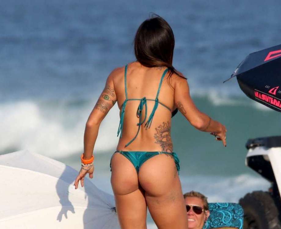 Aline Riscado na Praia