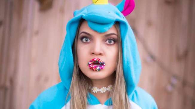 YouTuber Anna Layza tem 4 milh�es de inscritos em seu canal