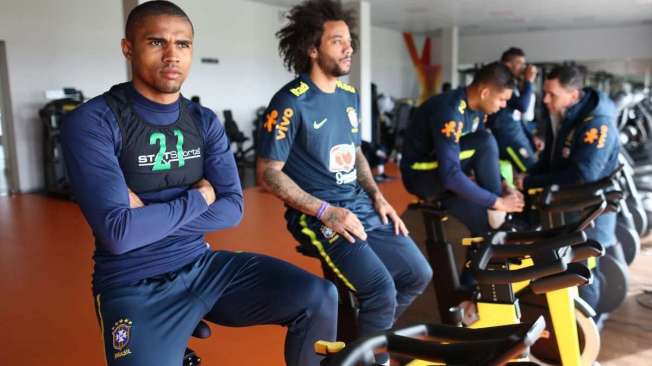 Treino da Seleção no CT do Spartak Moscou. Douglas Costa. 