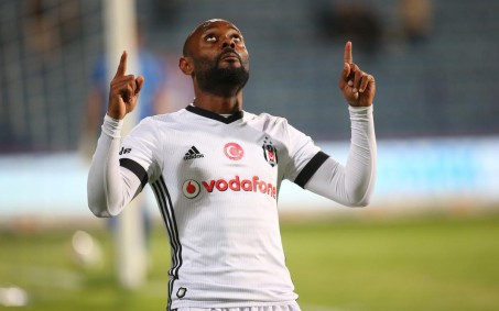 Ex-jogador do Flamengo, Vagner Love encaminha acerto com clube da Série B