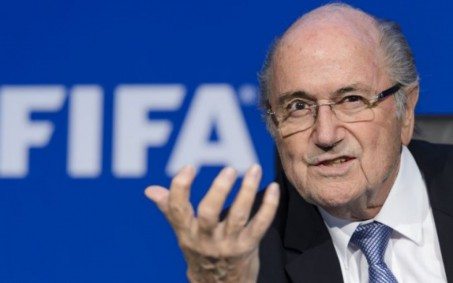 Ex-presidente da Fifa admite erro com escolha do Catar como sede da Copa do Mundo