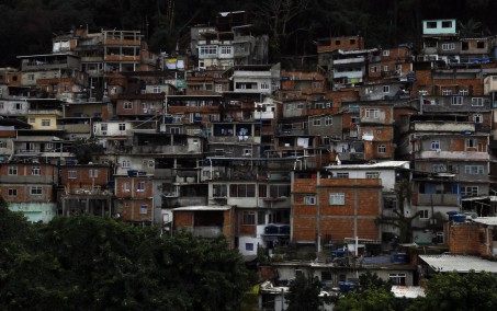 Guerra entre facções provoca intenso tiroteio nos morros da Babilônia e Chapéu Mangueira