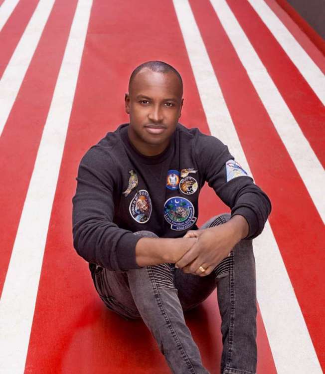 Thiaguinho - capa da Se Liga 