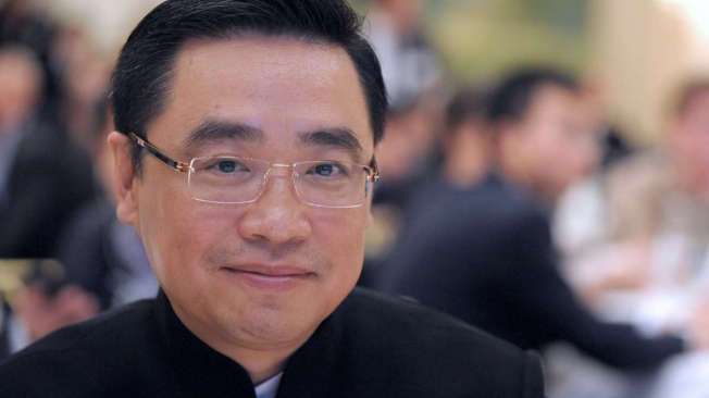 O bilion�rio chin�s Wang Jian morreu ao cair de um muro na Fran�a