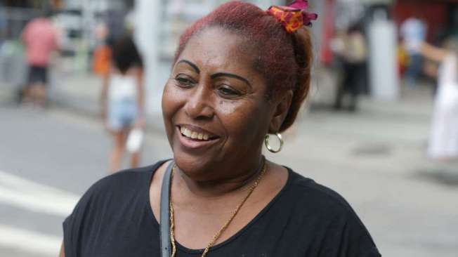 L�CIA MELO, 63 anos, manicure, mora no Centro do Rio.