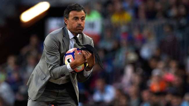 (FILES) In this file photo taken on May 21, 2017 Barcelona's coach Luis Enrique holds a ball during the Spanish league football match FC Barcelona vs SD Eibar at the Camp Nou stadium in Barcelona on May 21, 2017.
The Spanish Football Federation named on July 9, 2018 former Barcelona coach Luis Enrique as Spain's new coach. / AFP PHOTO / LLUIS GENE