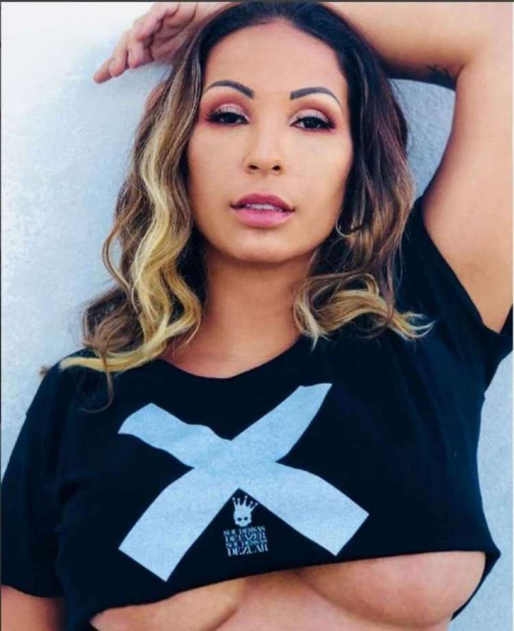 Valesca pesquisou e preferiu silicone em vez de hidrogel no popozão
