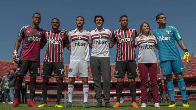 Com Kak�, S�o Paulo e adidas apresentaram no Morumbi os novos uniformes com as camisas I e II para a sequ�ncia da temporada.