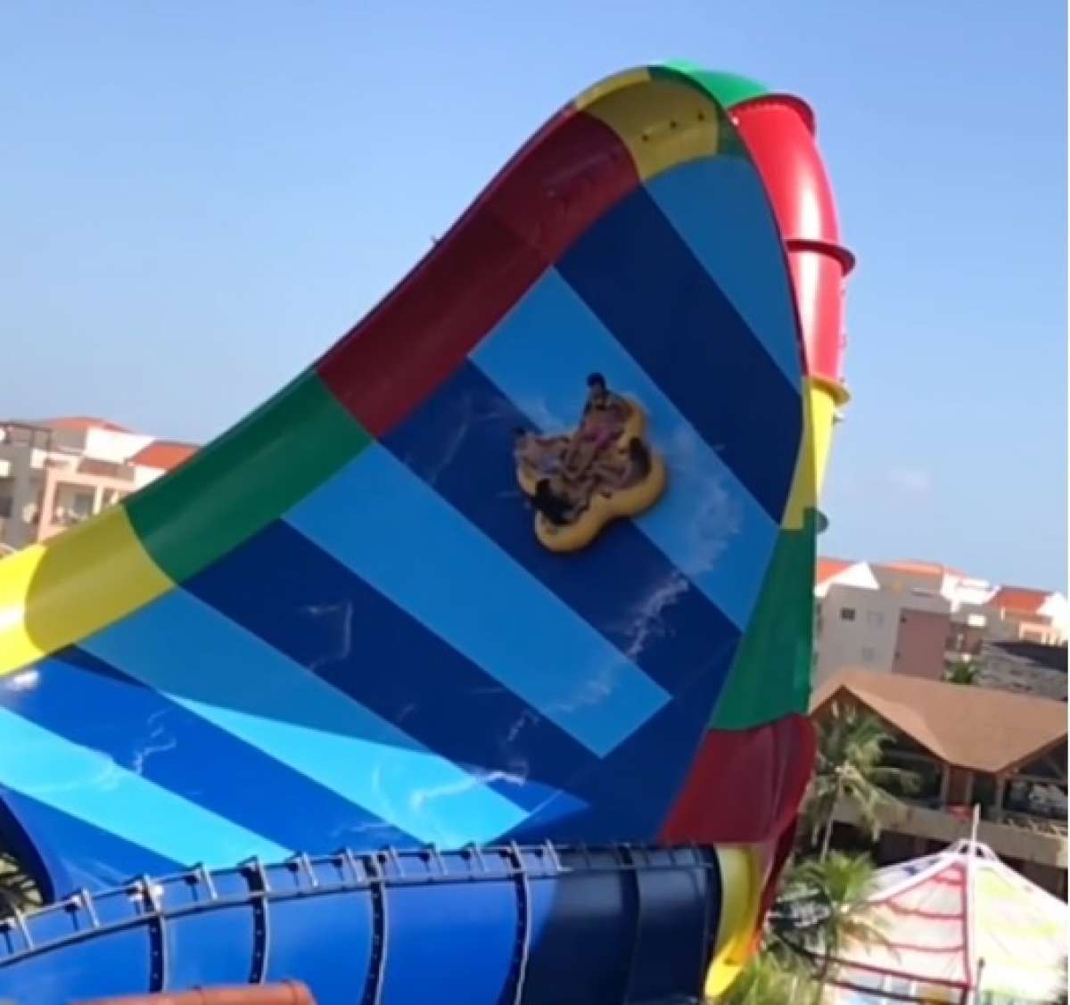 Ricardo Hill (detalhe) estava com outras tr&ecirc;s pessoas na boia
