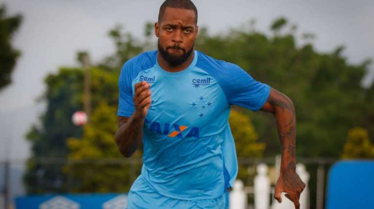 Ded�, em treino do Cruzeiro: ex-vasca�no est� de volta � Sele��o
