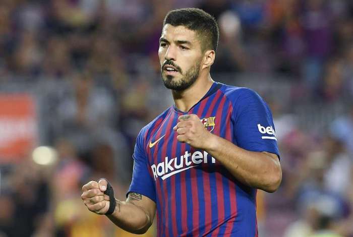 Barcelona's Uruguayan forward Luis Suarez celebrates after scoring a penalty during the Spanish league football match between FC Barcelona and SD Huesca at the Camp Nou stadium in Barcelona on September 2, 2018. / AFP PHOTO / LLUIS GENE